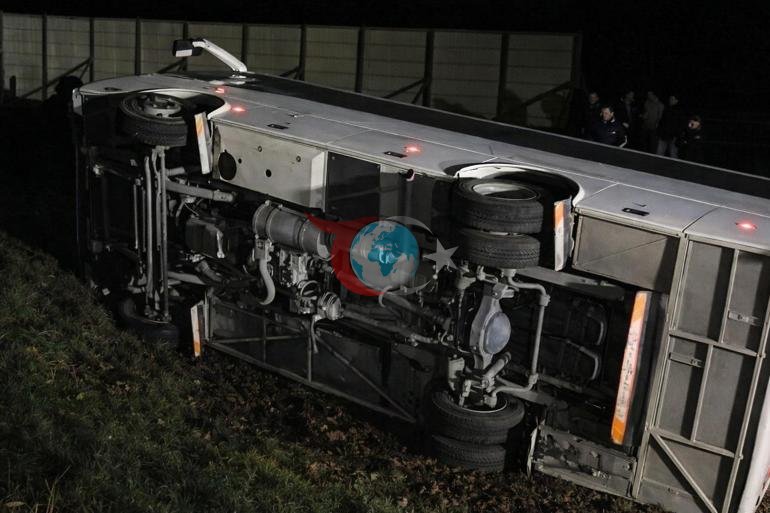 Matçdan sonra dəhşətli qəza Azarkeşləri daşıyan midibüs aşdı: 25 yaralı var, 3-ü ağır