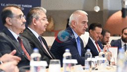 Son dakika... Bakan Ersoy'dan 3 ile halk plajı müjdesi: Ücretsiz, beş yıldızlı otel konforunda...