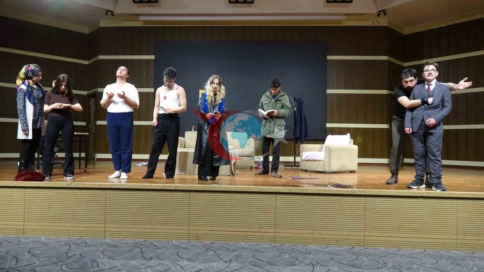 Atatürk Üniversitesi'nde Tarım ve Tiyatro Buluşması: 'Son Hasat'