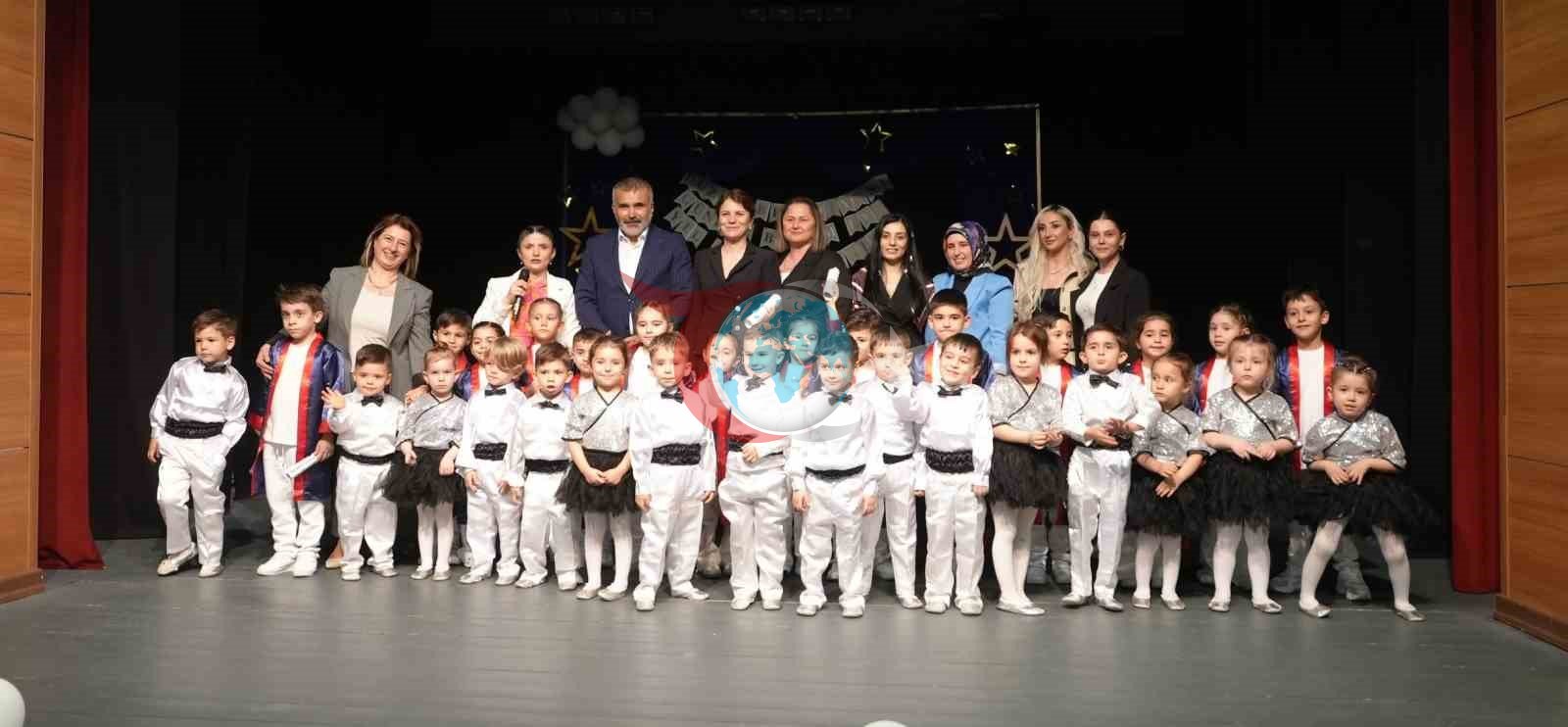 Düzce'de Miniklerin Renkli Yılsonu Gösterisi Büyüledi
