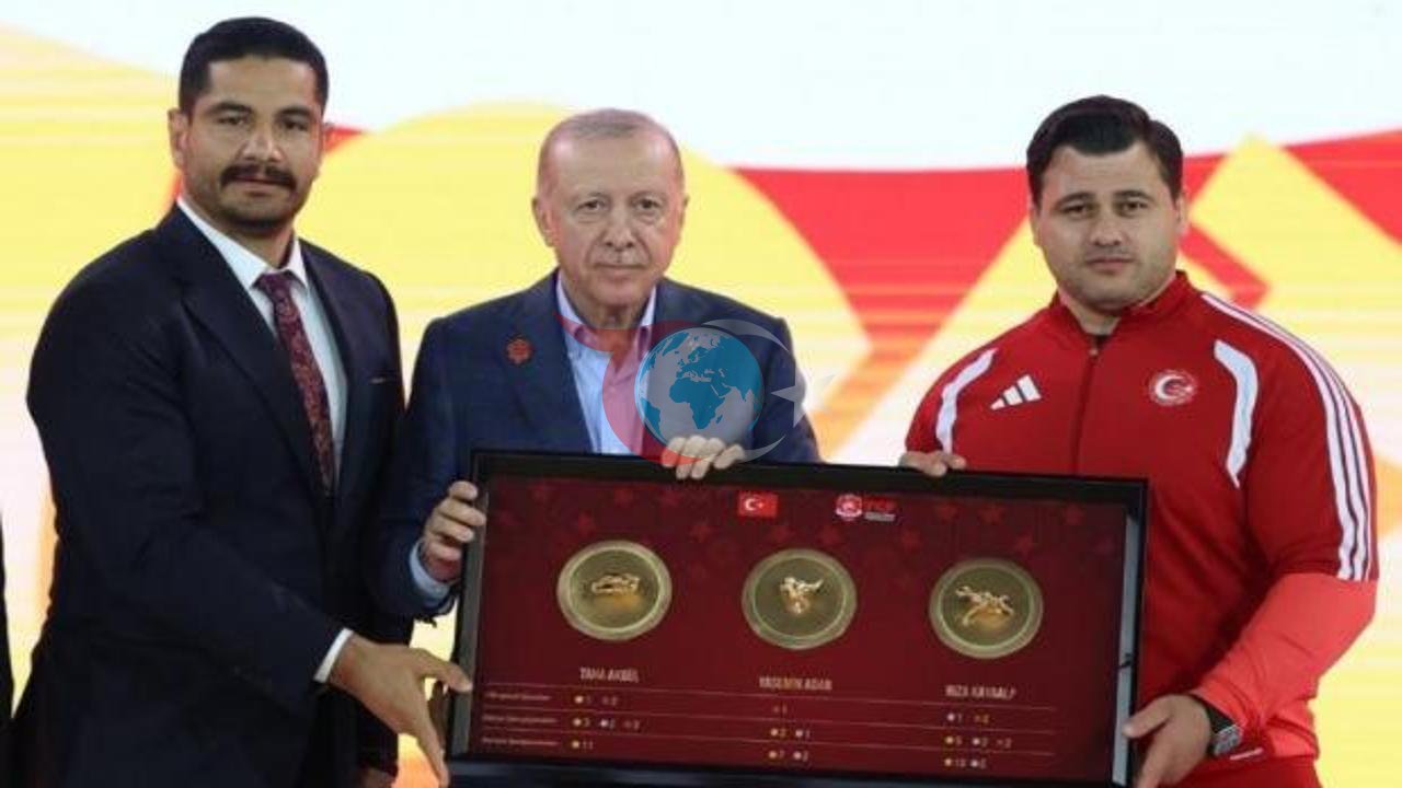 Güreş Efsanelerinden Cumhurbaşkanı Erdoğan'a Özel Hediye