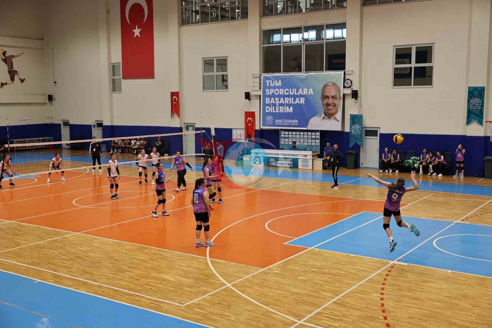 Nilüferdə Beynəlxalq Voleybol Turniri başladı