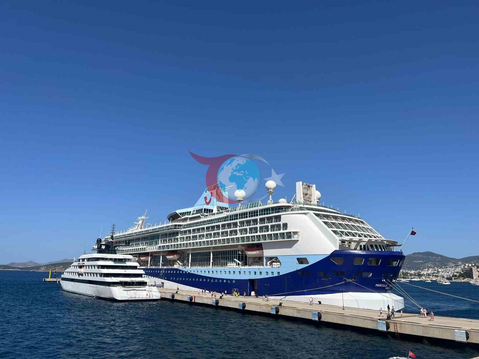 Bodrum'a İki Dev Kruvaziyerle Binlerce Ziyaretçi Geldi