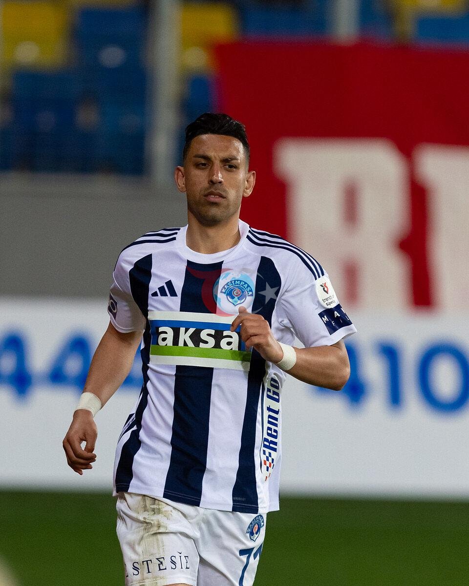 Kasımpaşa futbolcusu İrfan Can Kahveci