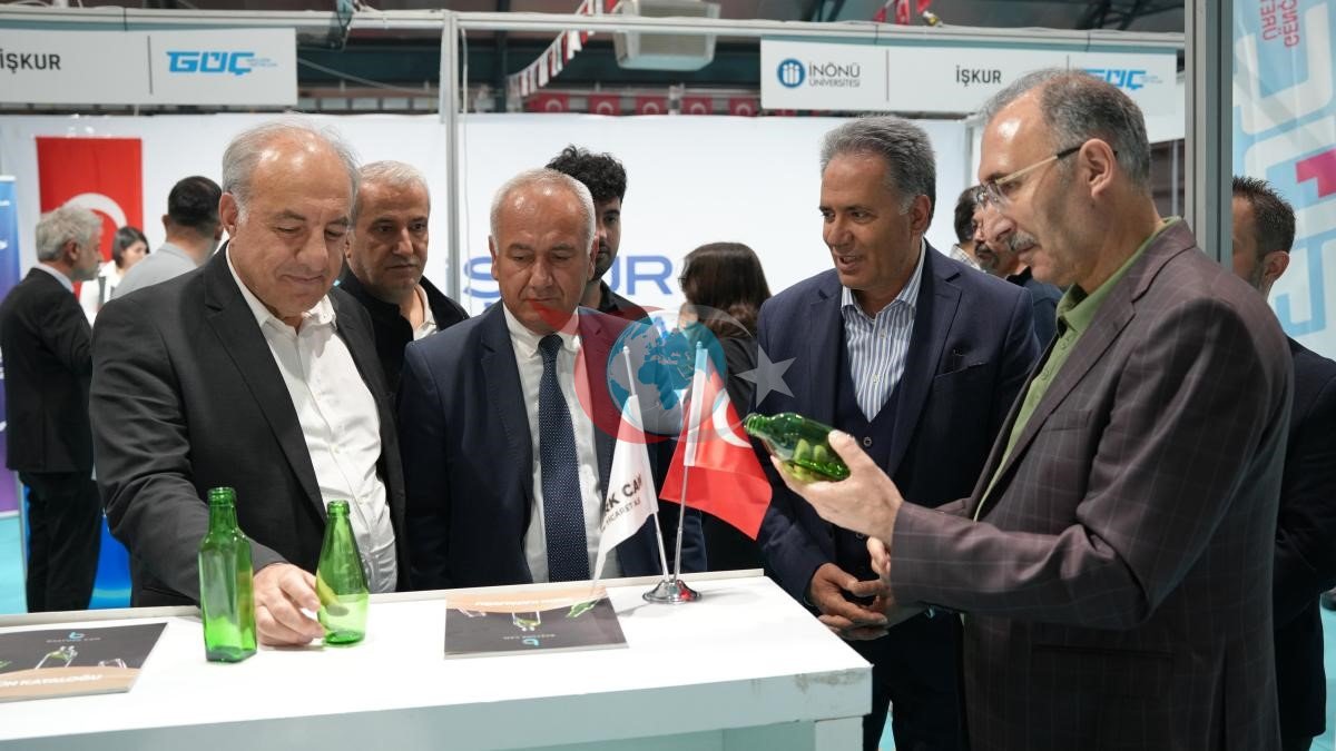 Rektörler İpekyolu Kariyer Fuarı'nda Gençlerle Buluştu