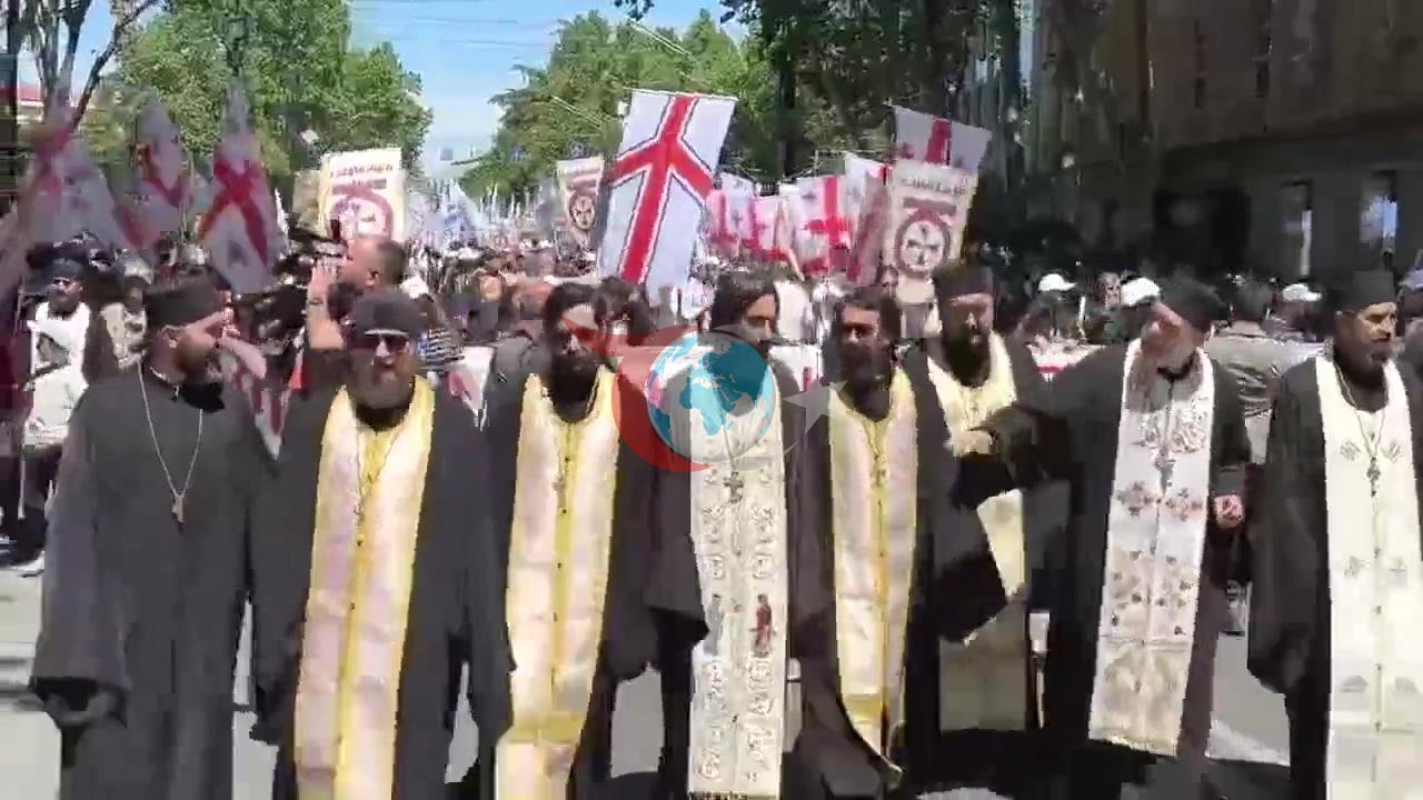 Tiflis'te Aile Değerleri İçin Görkemli Yürüyüş Düzenlendi