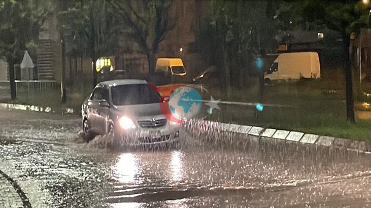 Kayseri'de Şiddetli Sağanak: Yollar Su Altında Kaldı