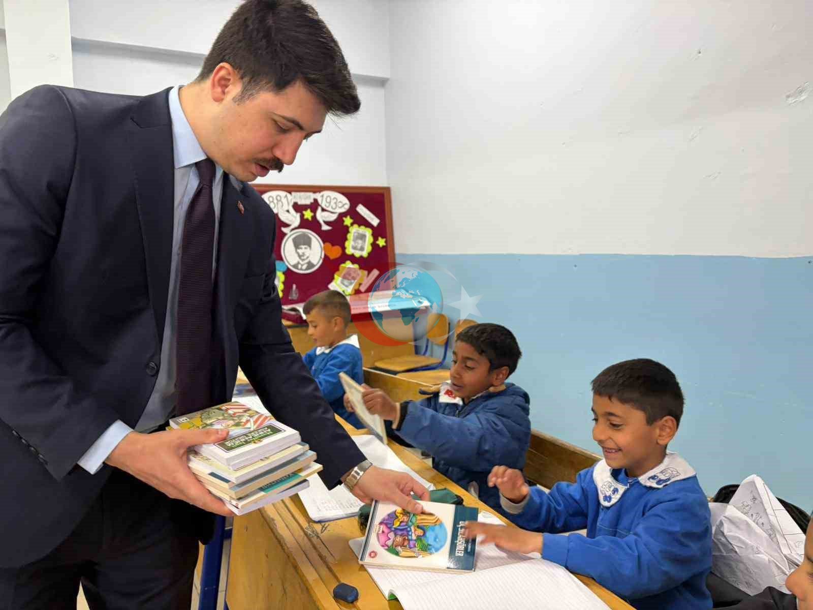 Digor Kaymakamı Kahraman, Derinöz Okulunu Ziyaret Etti