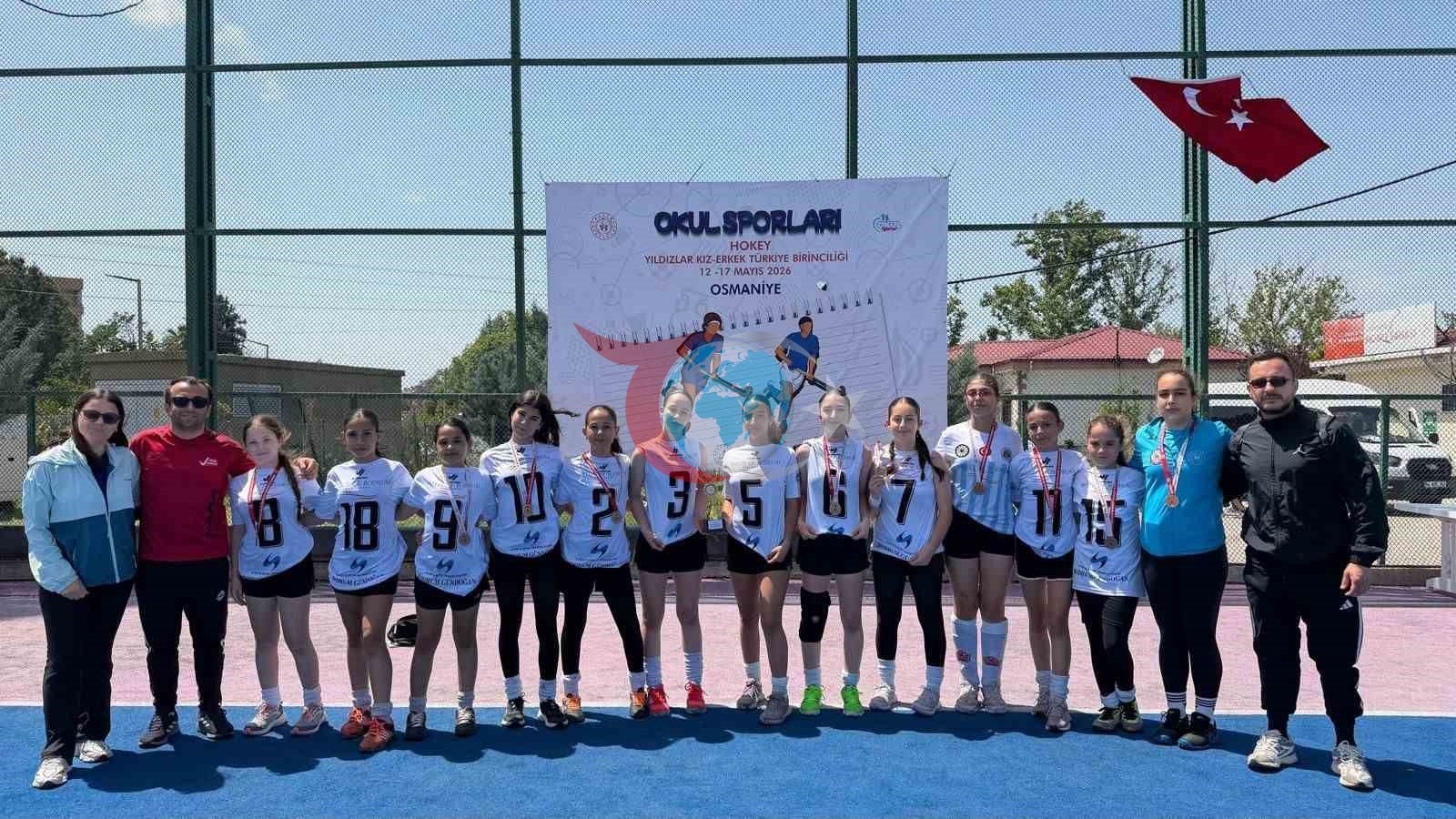 Menteşe Cumhuriyet Ortaokulu hokey takımı Türkiye üçüncüsü oldu