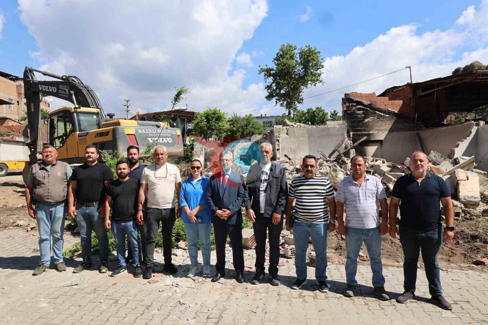 25 tərk edilmiş tikili söküldü. Nazillilər sökülüb 25 bina söküldü. ><)
                        </div>

                        <!-- Tags -->
                                                    <div class=