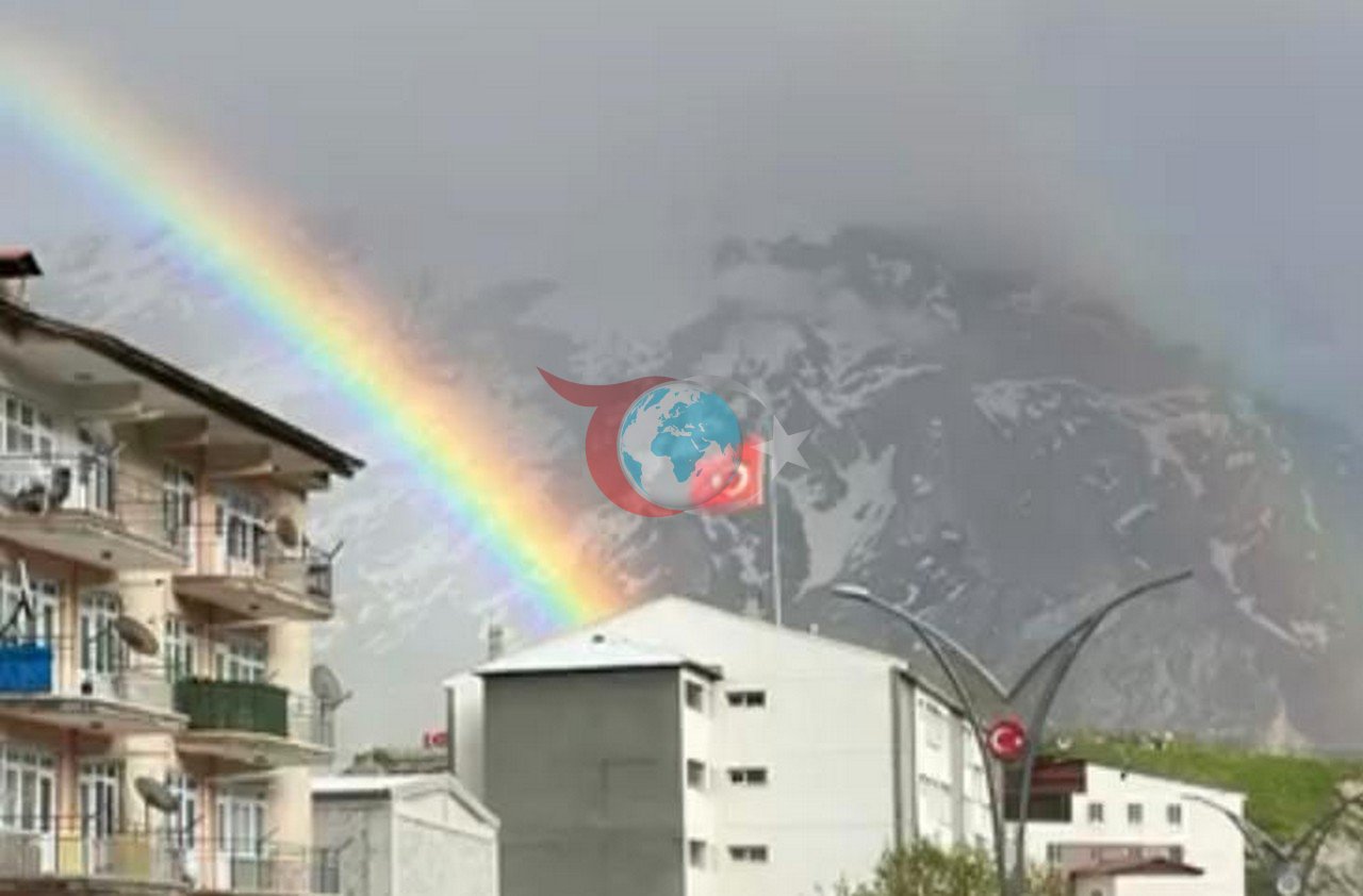 Hakkari'de Yağmur Sonrası Gökkuşağı Büyüledi