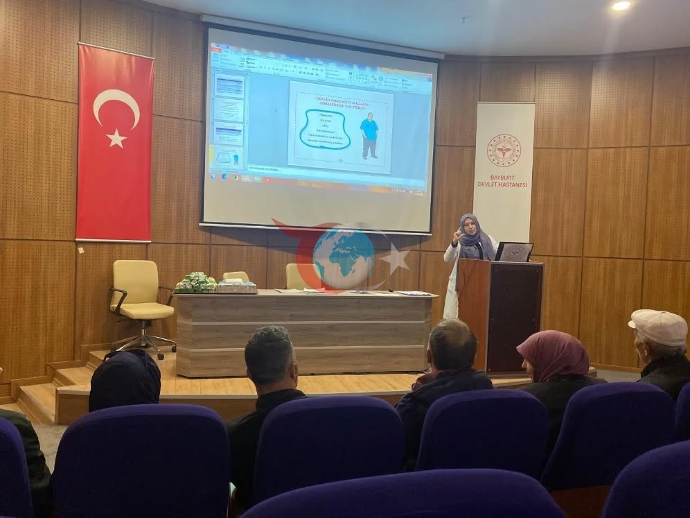 Bayburt Devlet Hastanesinde diyabet okulu eğitimleri devam ediyor