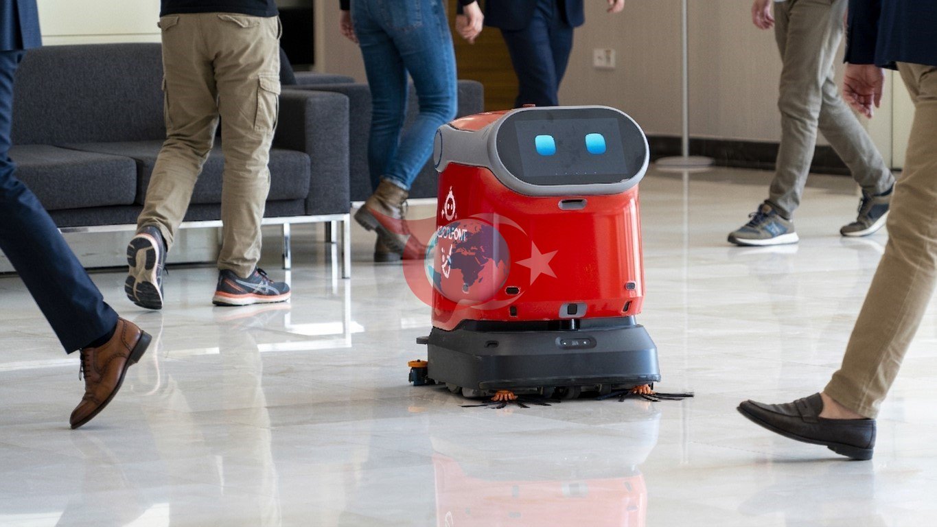 İzmir'de Hastane Temizliğinde Robotik Devrim