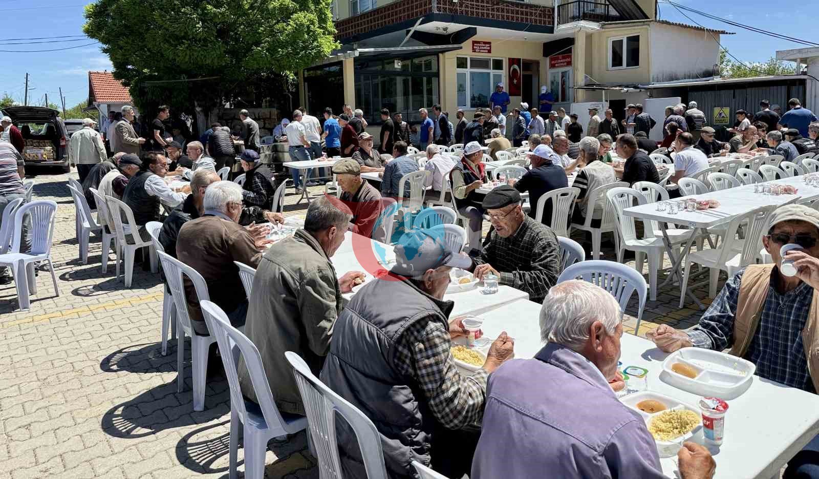 Ahlatlıburun Köyü'nde 3 Bin Kişilik Geleneksel Hayır Etkinliği