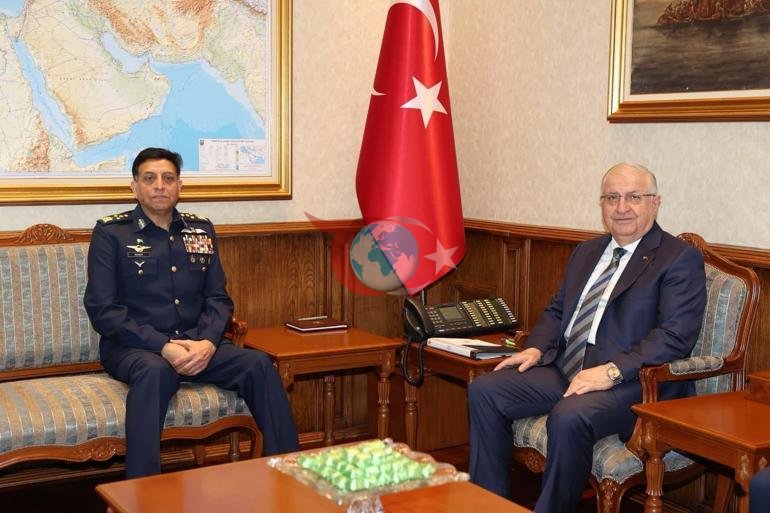 Nazir Gülər Pakistan Hərbi Hava Qüvvələrinin komandanı general Sidhu'nu qəbul edib