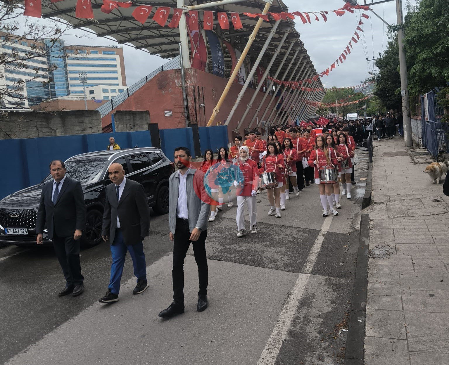 Fener Anadolu Lisesi'nden Coşkulu 19 Mayıs Yürüyüşü