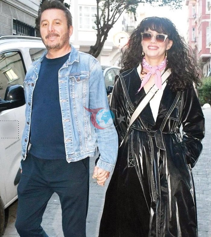 Aynı filmde rol alan Nehir Erdoğan ve Serkan Ercan aşk yaşıyor