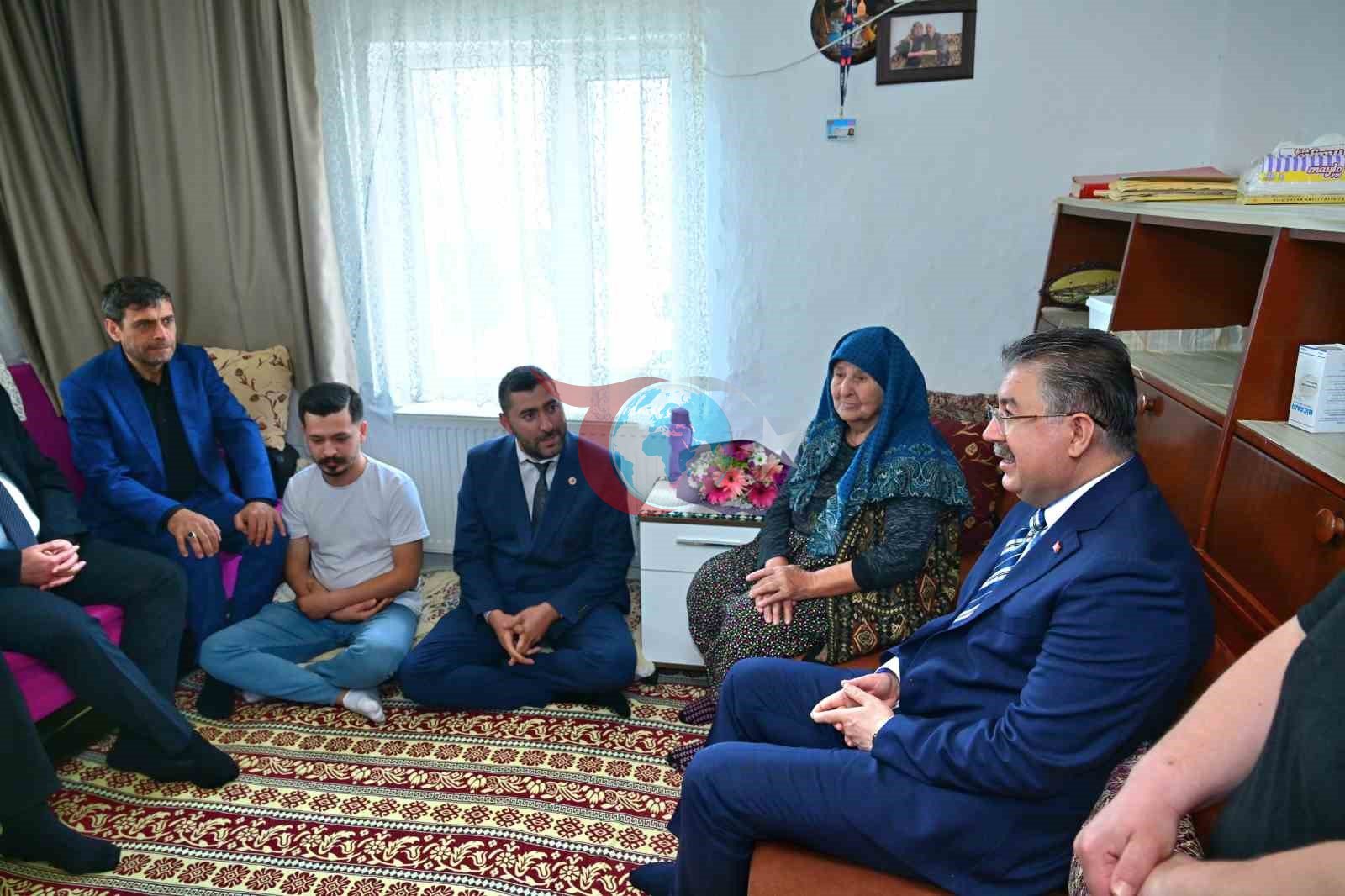 Vali Yılmaz&rsquo;dan Ayşe teyzeye anlamlı ziyaret