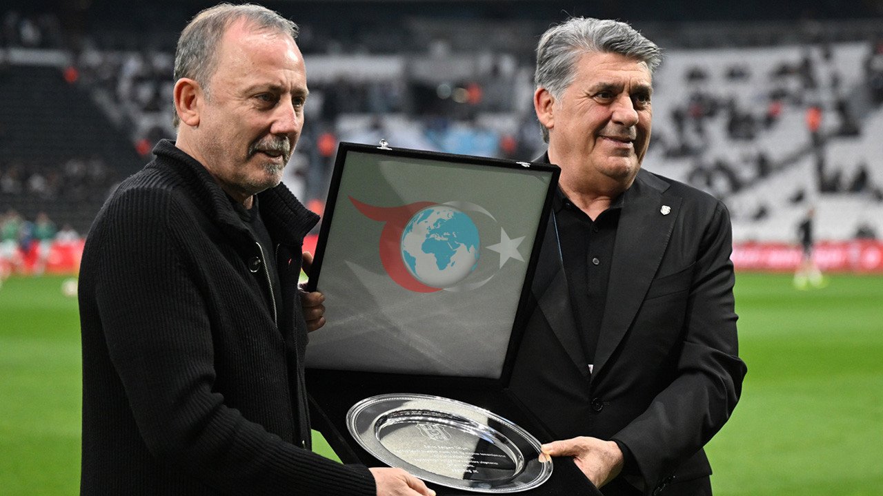 Beşiktaş'ta Sergen Yalçın İstifası: Yeni Dönem Başlıyor