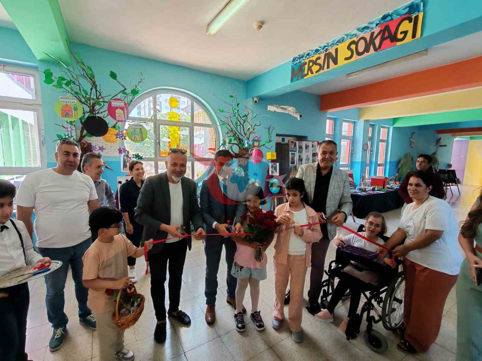 Mersin'de Engelli Öğrencilerden Anlamlı Sanat Sergisi