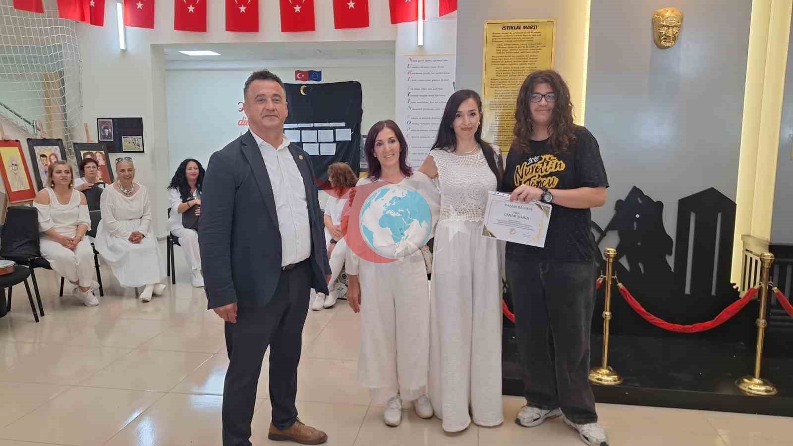 Üç Kuşaktan Sahne Performansı Mezitli'de Alkış Topladı