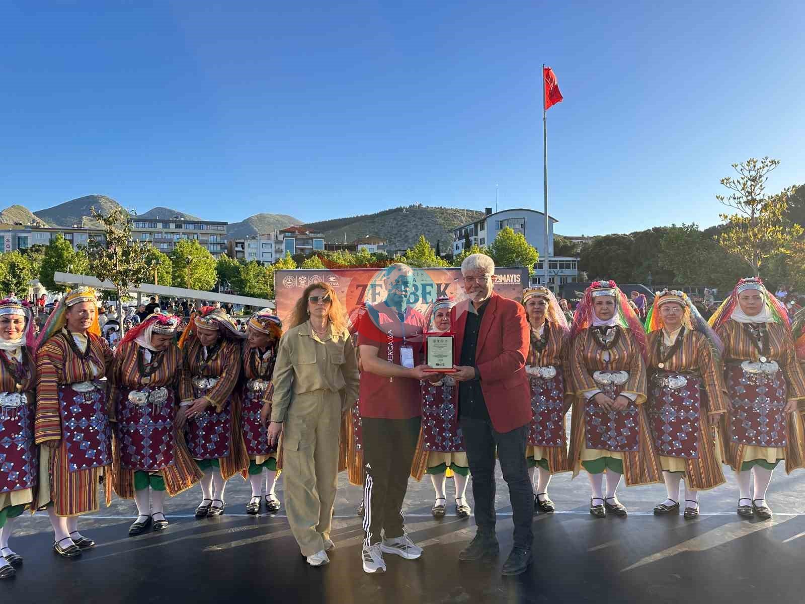 Somaโda Zeybek Festivali yoฤun ilgi gรถrdรผ