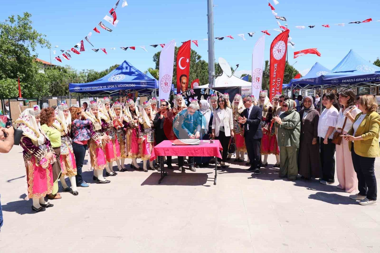 Universitet tələbələrinin əl işləri sərgisi böyük marağa səbəb olub