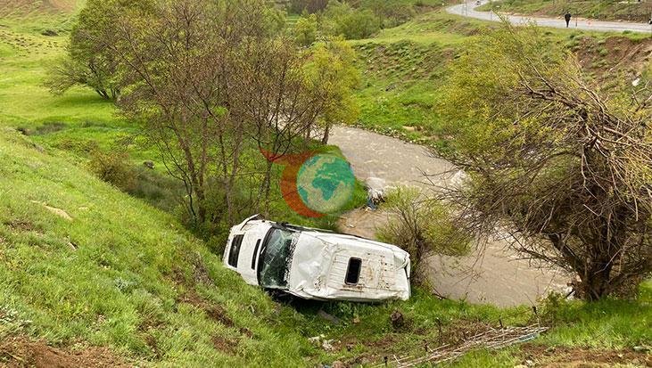 Bitlis'te Şarampole Devrilen Minibüs: 7 Yaralı