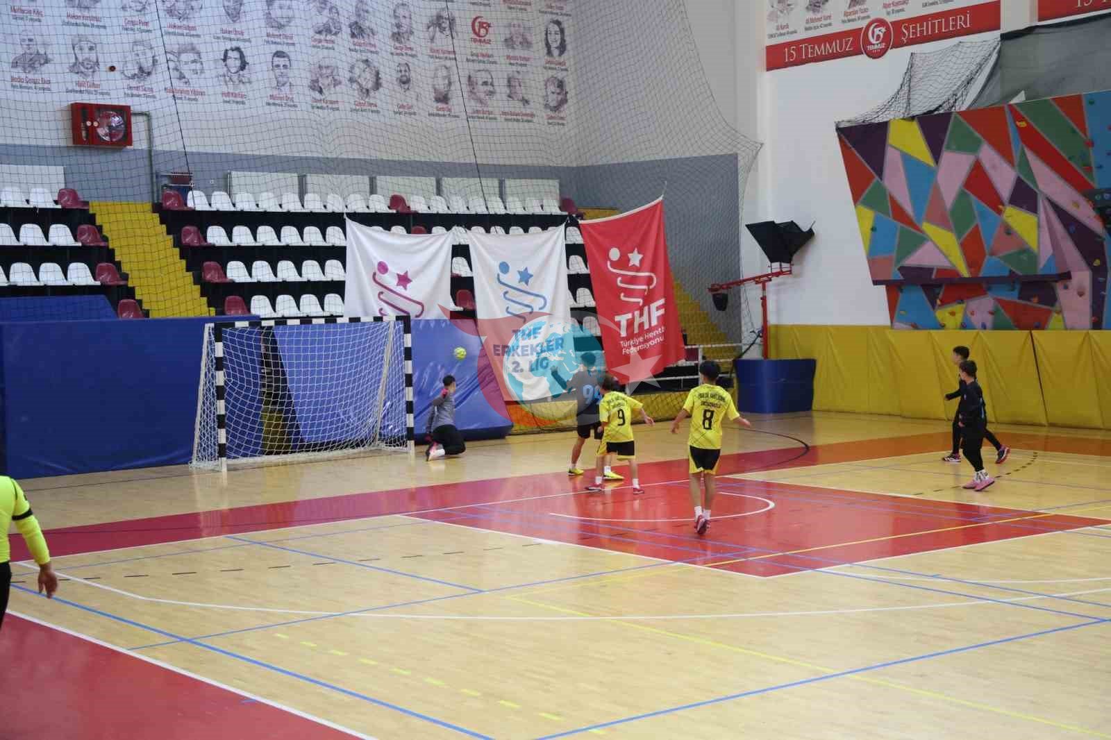 Elazığ'da Futsal Heyecanı: 16 Takım Kıyasıya Yarıştı