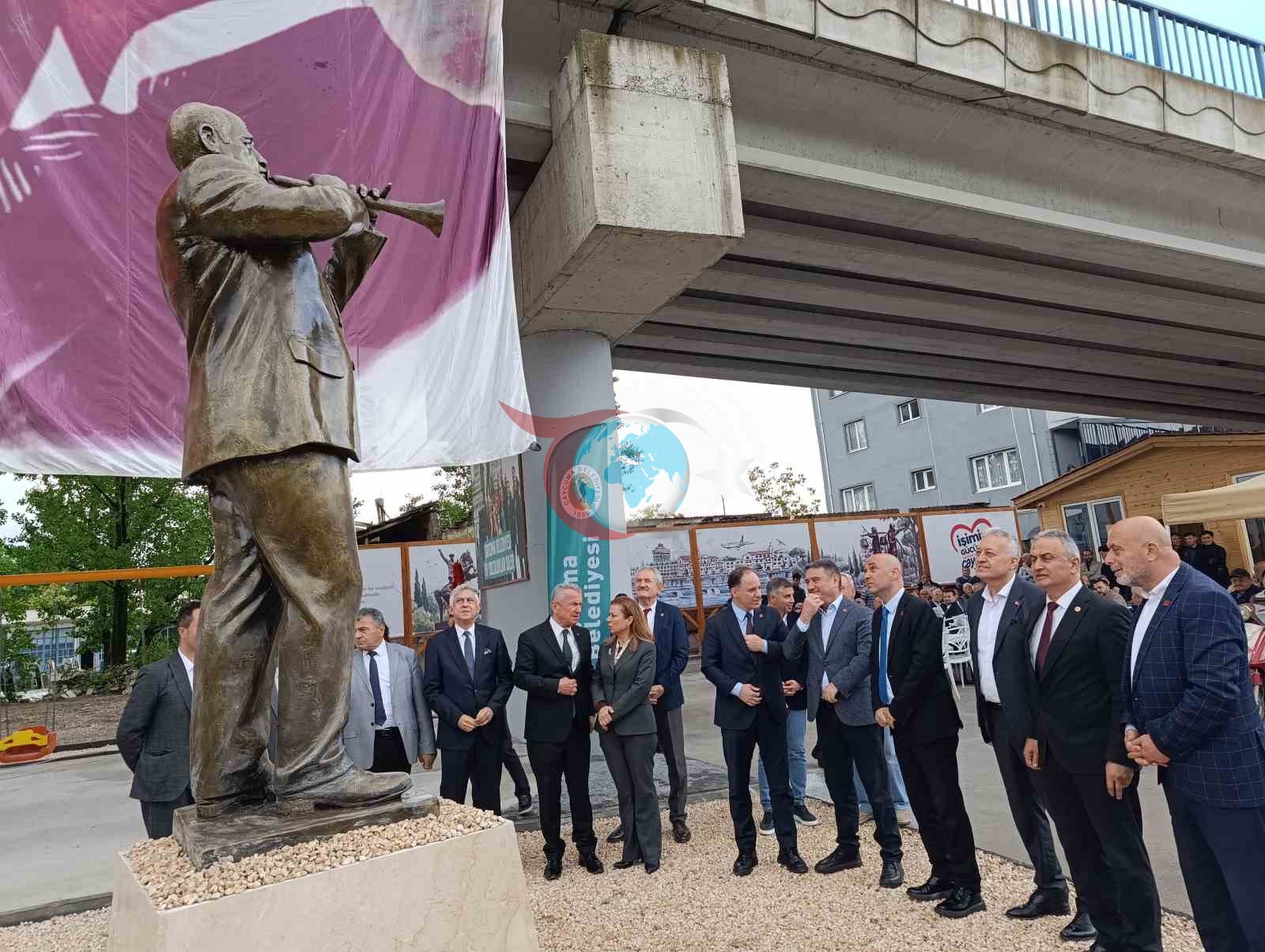 Zurnanın Ustası Seyfi Usta'nın Heykeli Çaycuma'da Açıldı