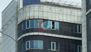 Ал кулап түшкөндөн кийин ооруканадан каза болду. пол сааттан кийин