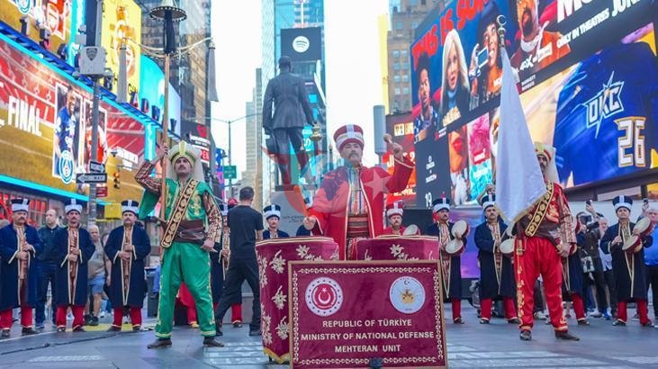 New York'un Kalbinde Mehteran Coşkusu: Tarihi Gösteri