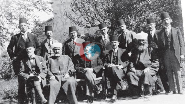1919-cu il mayın 19-da dastanın ilk addımı atıldı: Türk əsgərlərini salamladılar və sinifdən ayrıldılar. width=