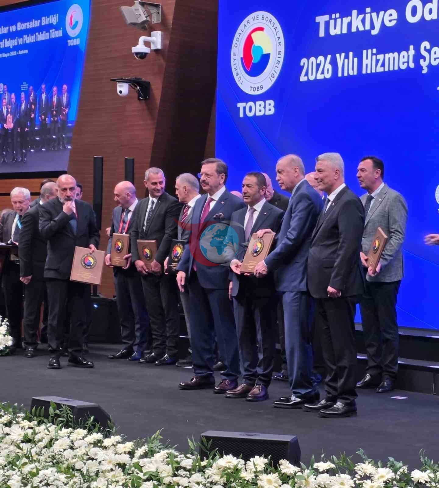 Cumhurbaşkanı Erdoğan&rsquo;dan DTO Başkanı Erdoğan&rsquo;a &lsquo;Hizmet Şeref&rsquo; plaketi