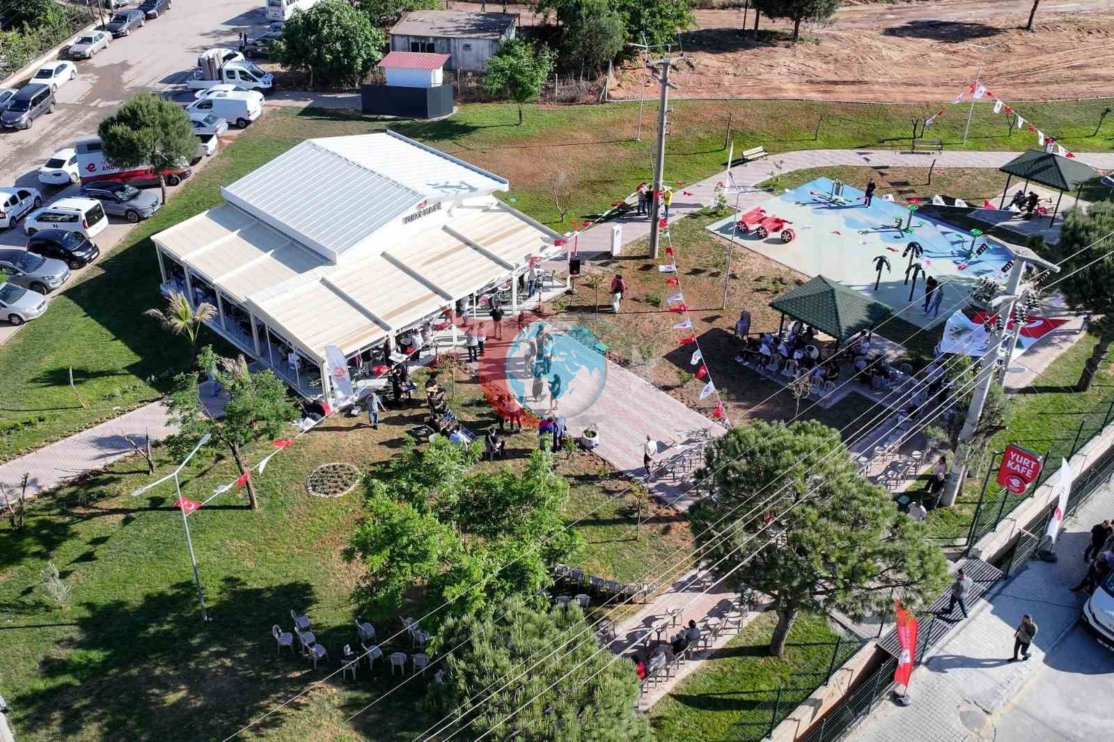 Efeler'de Gençler İçin Yeni Buluşma Noktası: Yurt Kafe ve Işıklı Parkı
