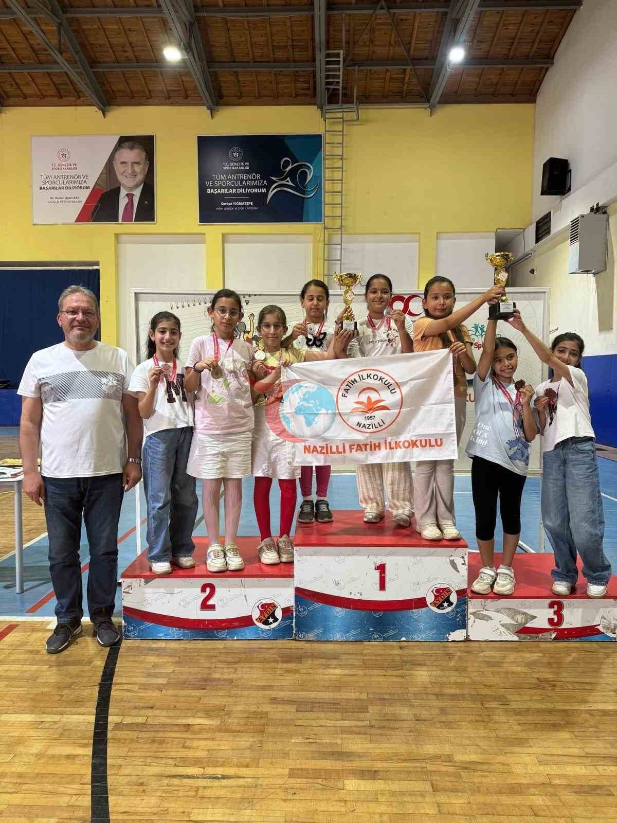Nazilli Vakıfbank İlkokulu kızları satrançta Aydın şampiyonu oldu
