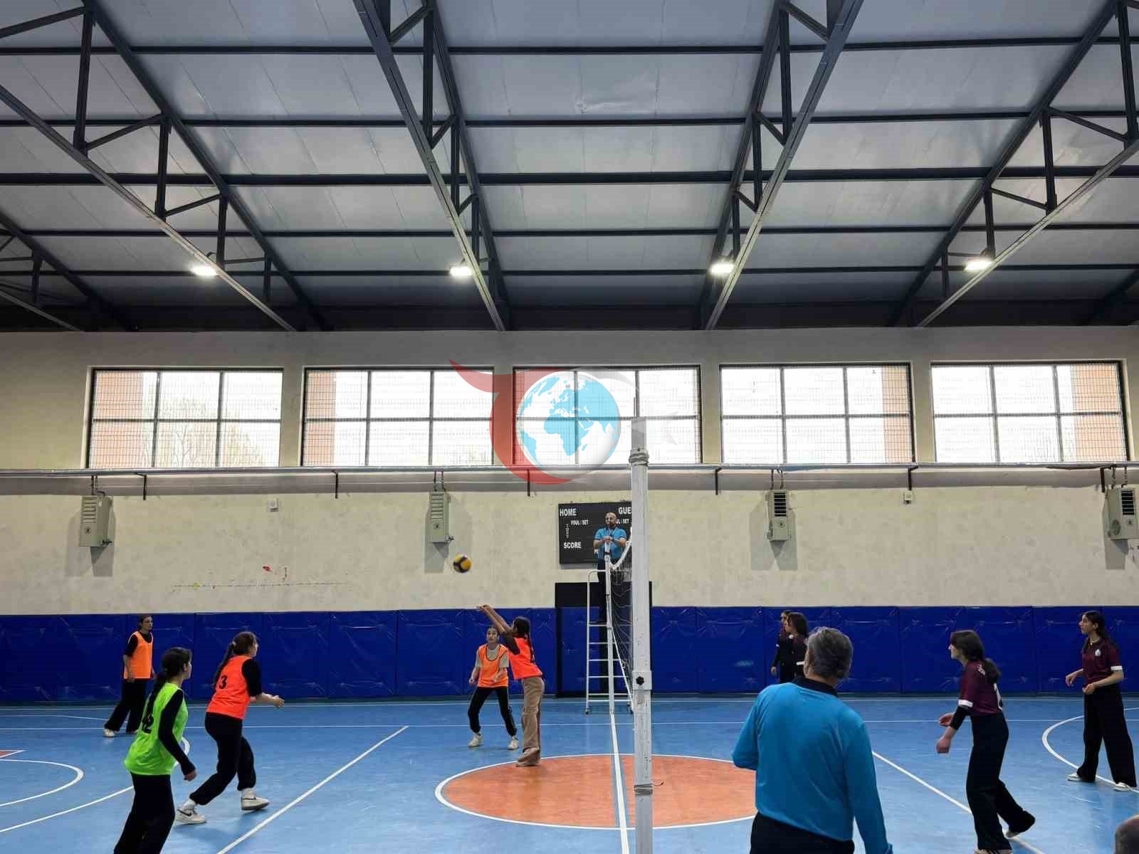 Gençlik Haftası Coşkusu: Kars'ta Voleybol Heyecanı