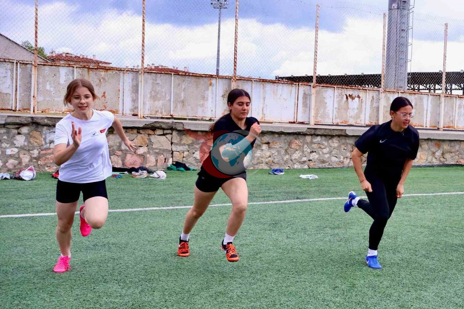 Bilecik'te Gençlik Haftası Atletizm Yarışları Tamamlandı