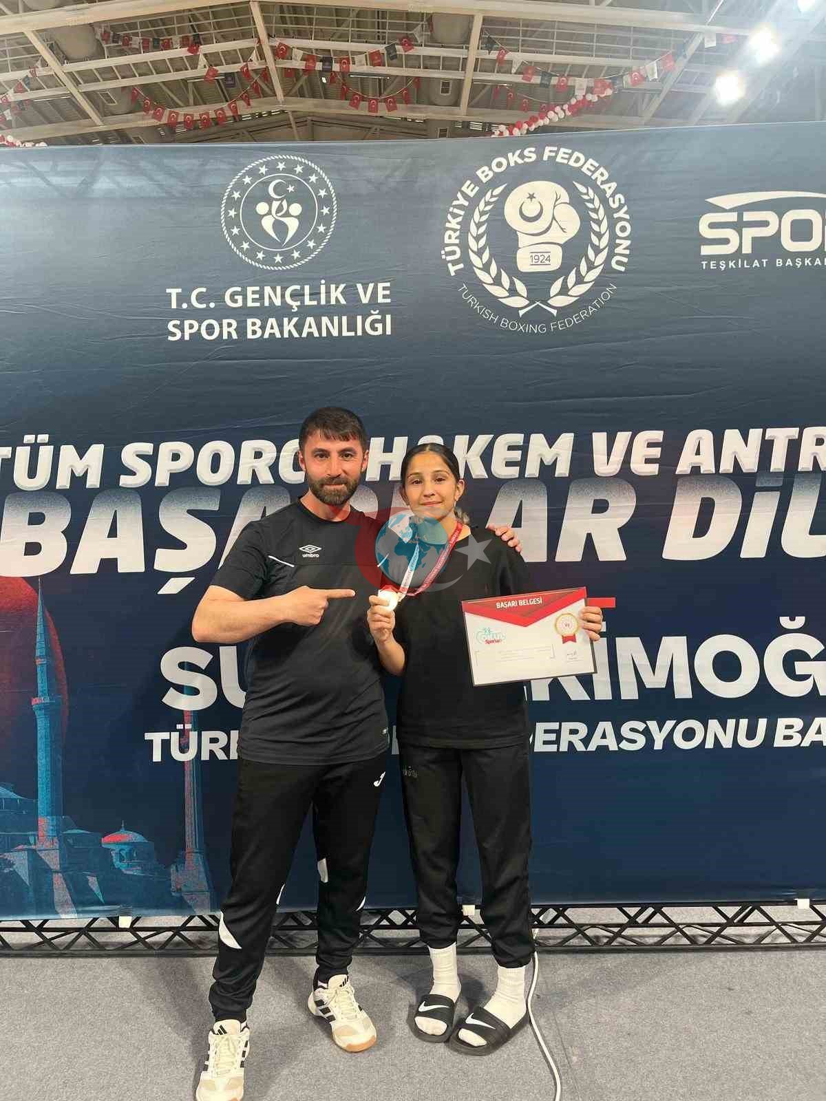 Genç Boksör Yaprak Altundal Türkiye Şampiyonu Oldu