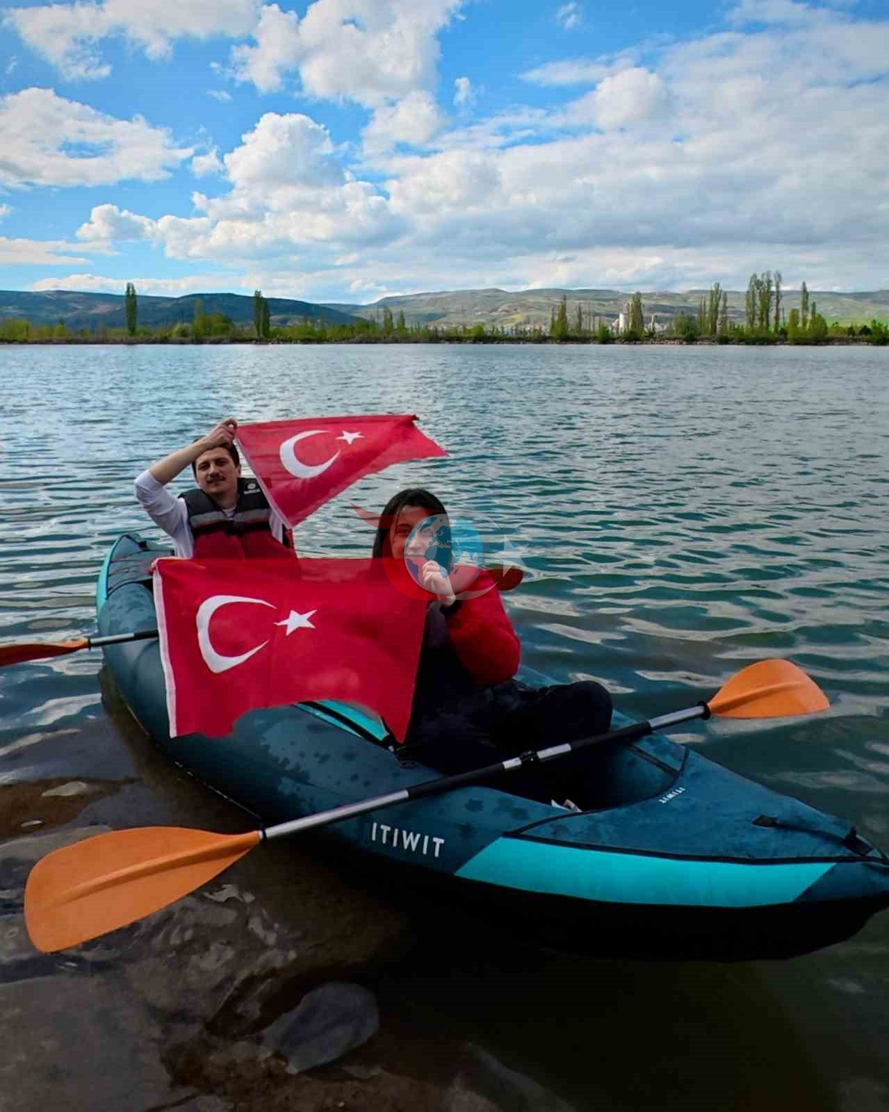 19 Mayıs coşkusu kürek sesleriyle yankılandı