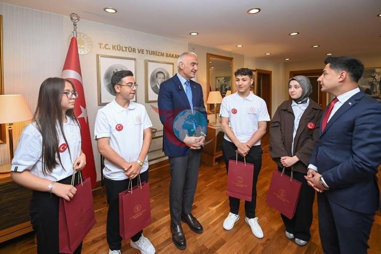 Nazir Ersoy gənc rəssamları qəbul etdi