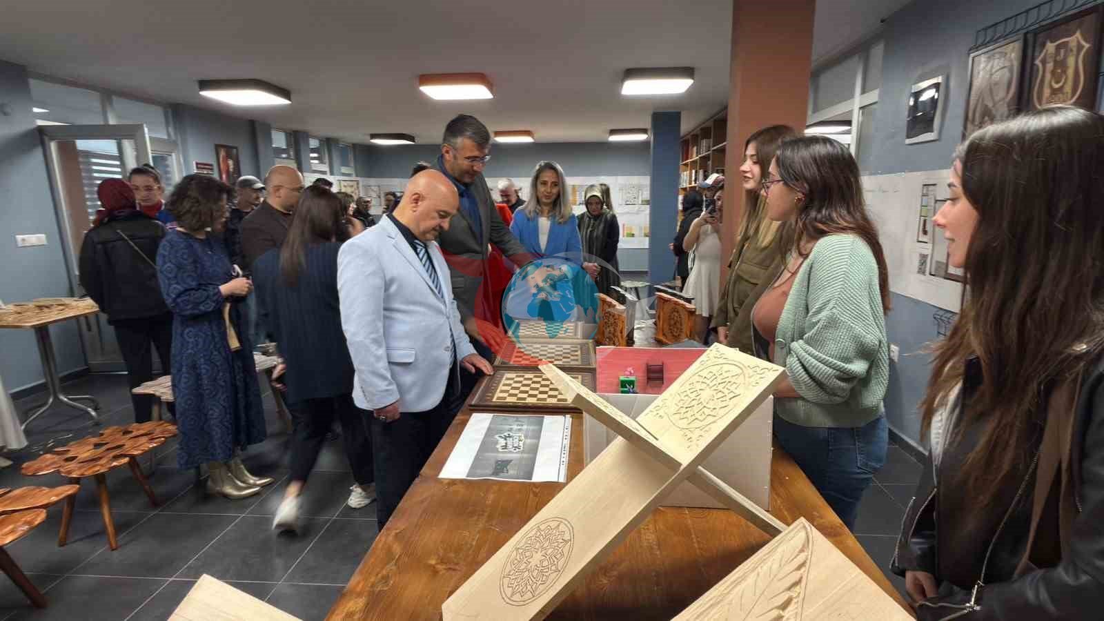 Düzce'de İç Mekan Tasarımı Öğrenci Sergisi Açıldı