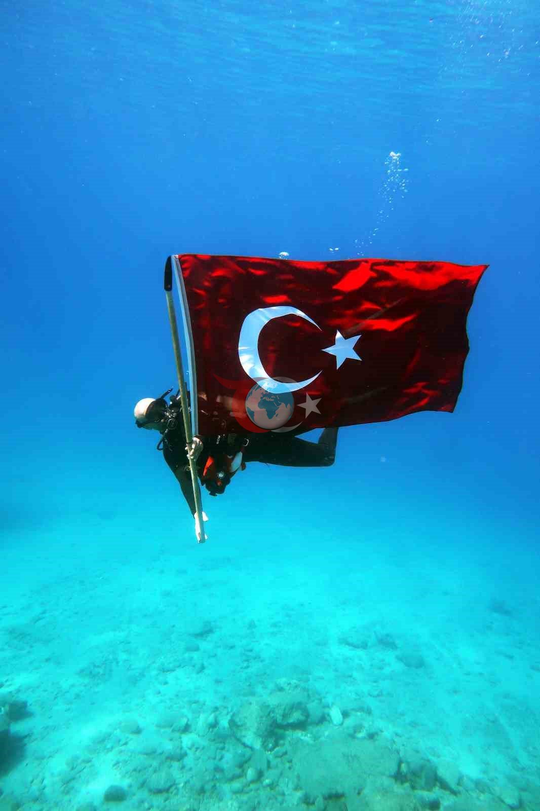 19 Mayıs ruhu Fethiye&rsquo;de su altında yaşatıldı