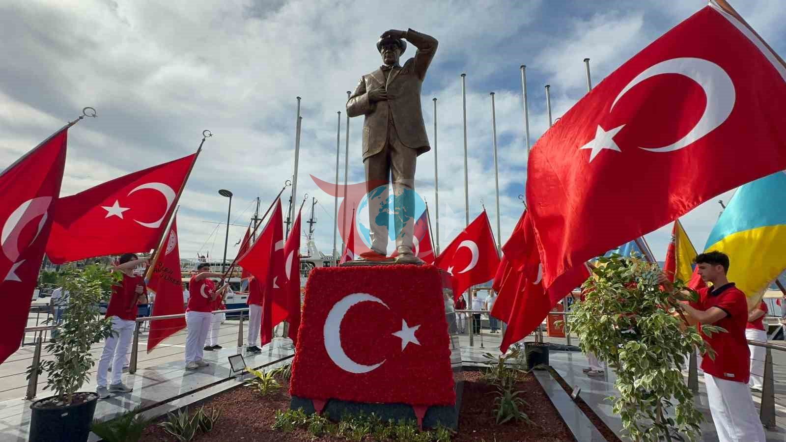 Marmaris’te 19 Mayıs Coşkusu: Çelenk Sunma Töreniyle Başladı