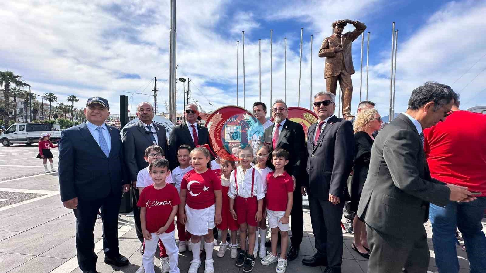Marmaris’te 19 Mayıs coşkusu çelenk sunumu ile başladı