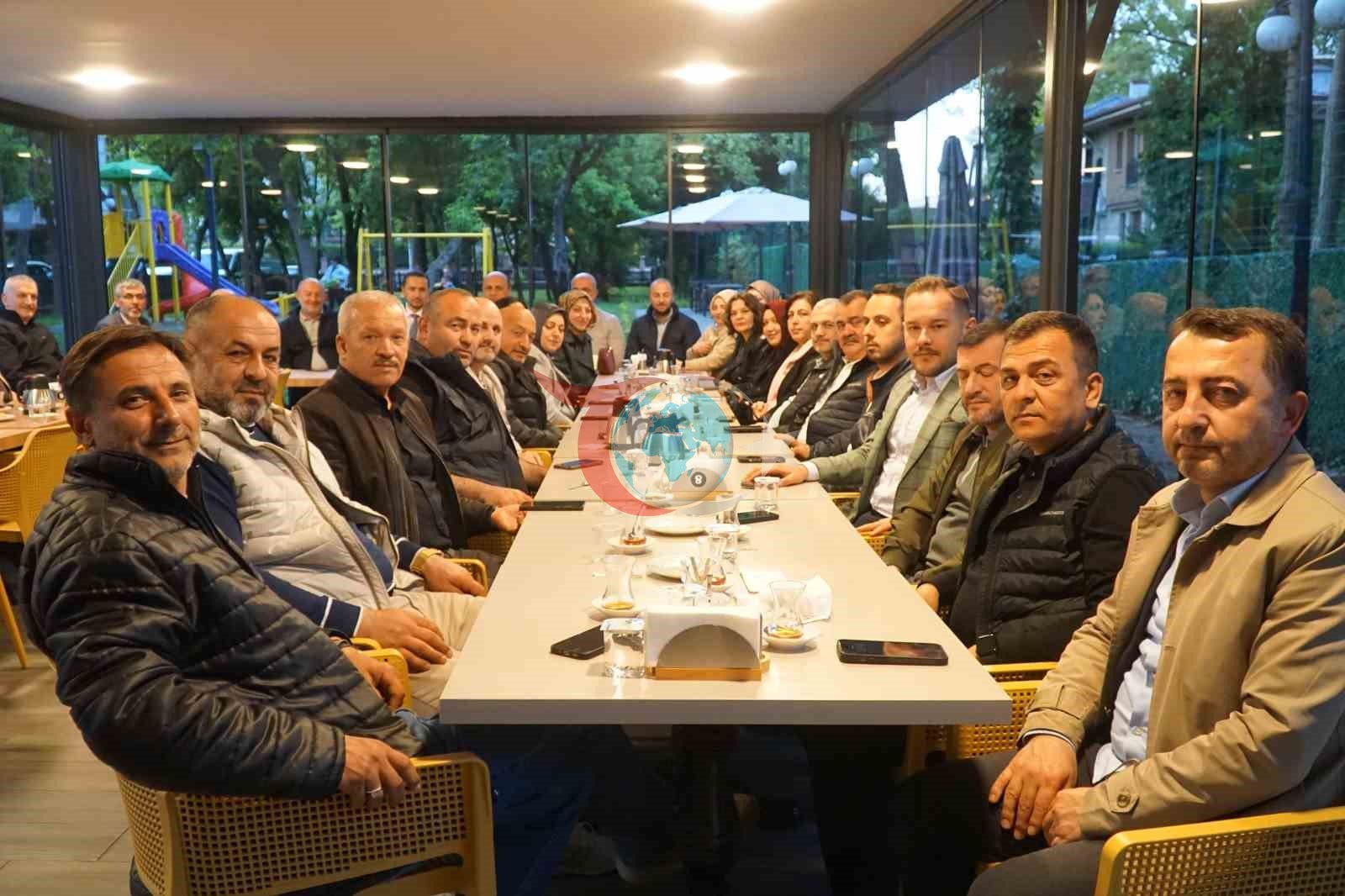 AK Parti Düzce'de Örnek Toplantı: Kusursuz Kafe'de Bir İlk