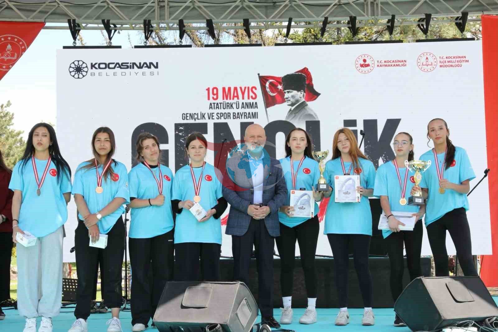 Kocasinan Gənclik Festivalı: Bələdiyyə Başçısı Çolakbayrakdardan Gənclərə Tərif