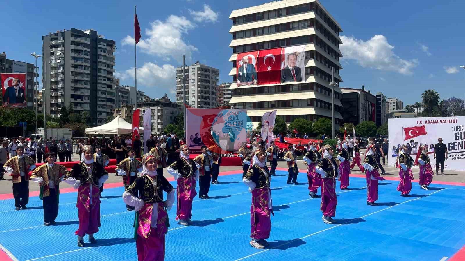Coşğulu 19 May qeyd etmələri Adanada Xalqla Görüşdü