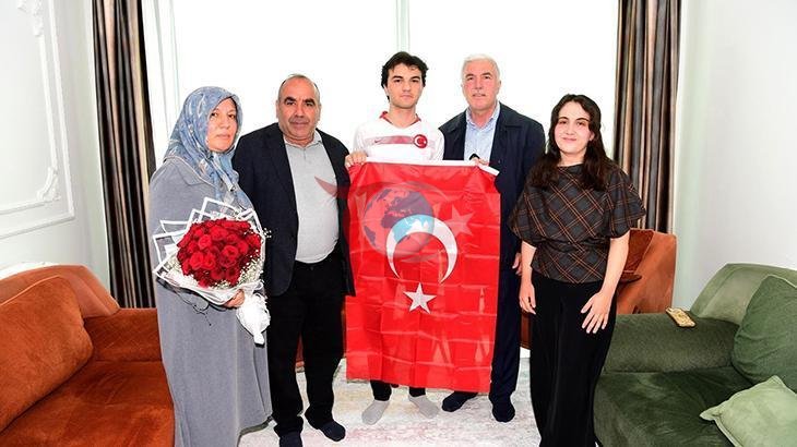 Genç Öğrencinin Bayrak Talebi Duygulandırdı: CİMER'den Anlamlı Cevap