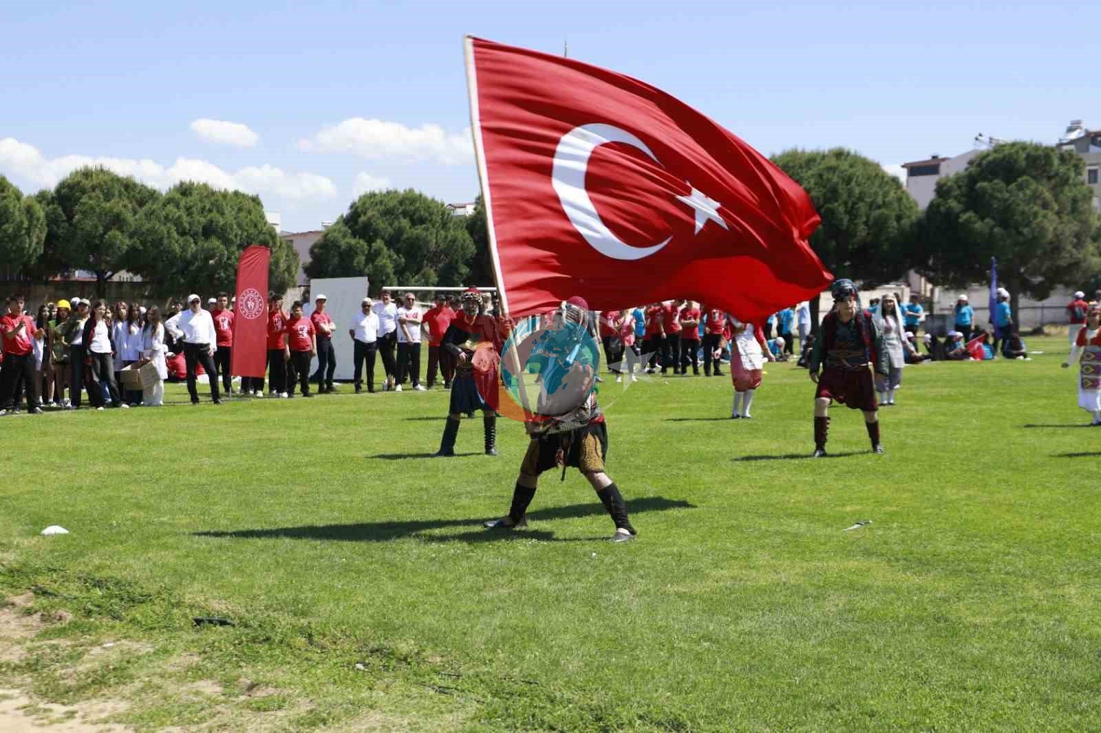 Burhaniye'de 19 Mayıs Coşkusu: Gençlik ve Spor Bayramı Kutlandı